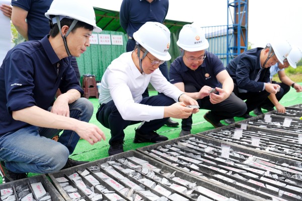 谈文胜以“四不两直”方式到平江万古金矿检查安全生产工作